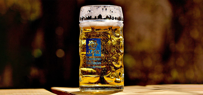 Bedruckter Bierkrug mit Logo